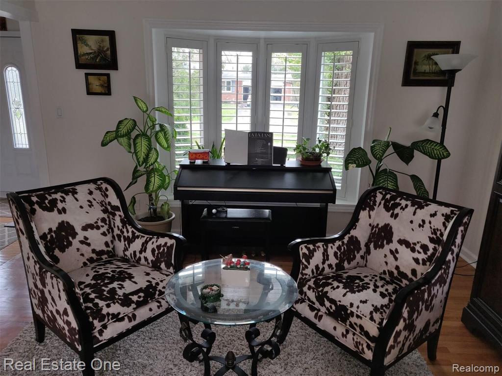 32064 Bonnet Hill Road Farmington Hills, MI 48334 - Photo 6 of 29