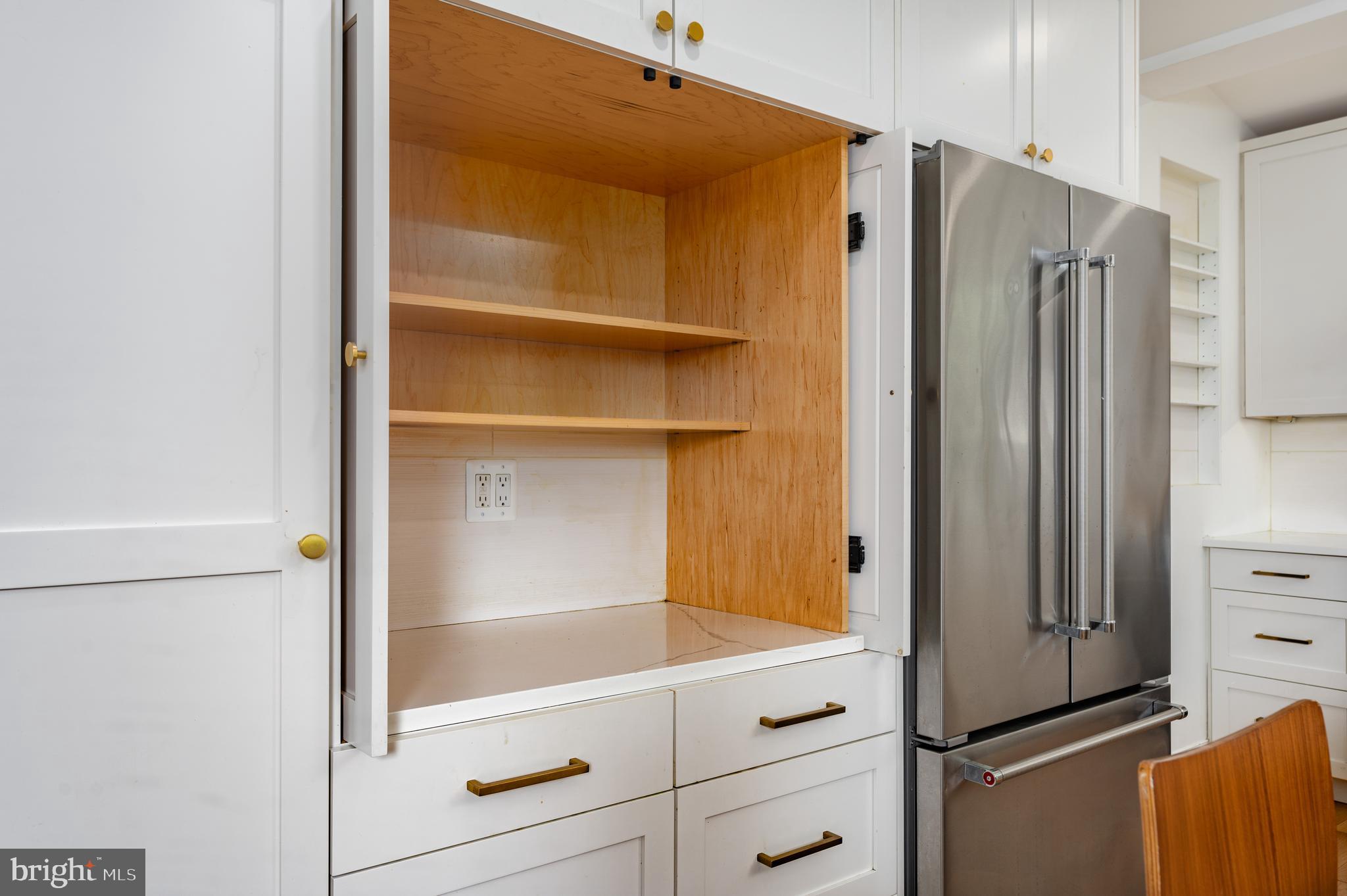 4447 Ellicott Street Northwest Washington, DC 20016 - Photo 6 of 61