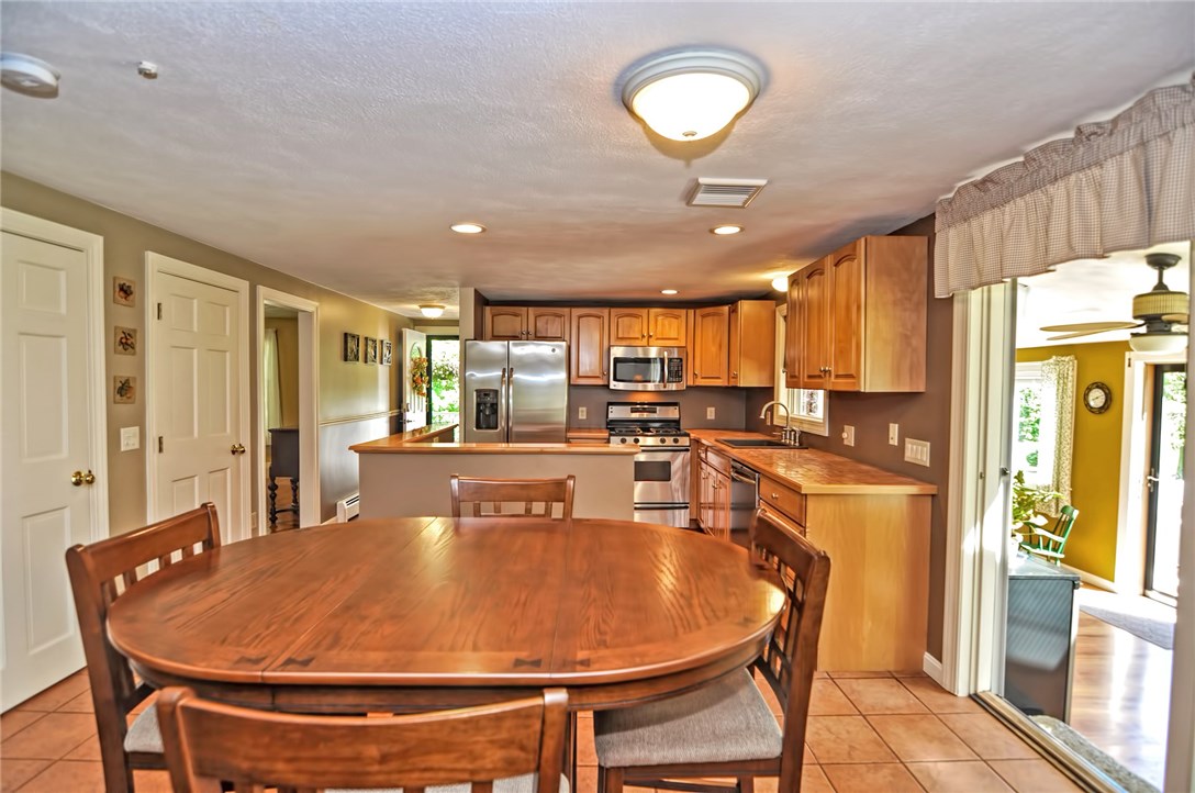 527 Douglas Hook Road Glocester, RI 02814 - Photo 16 of 40
