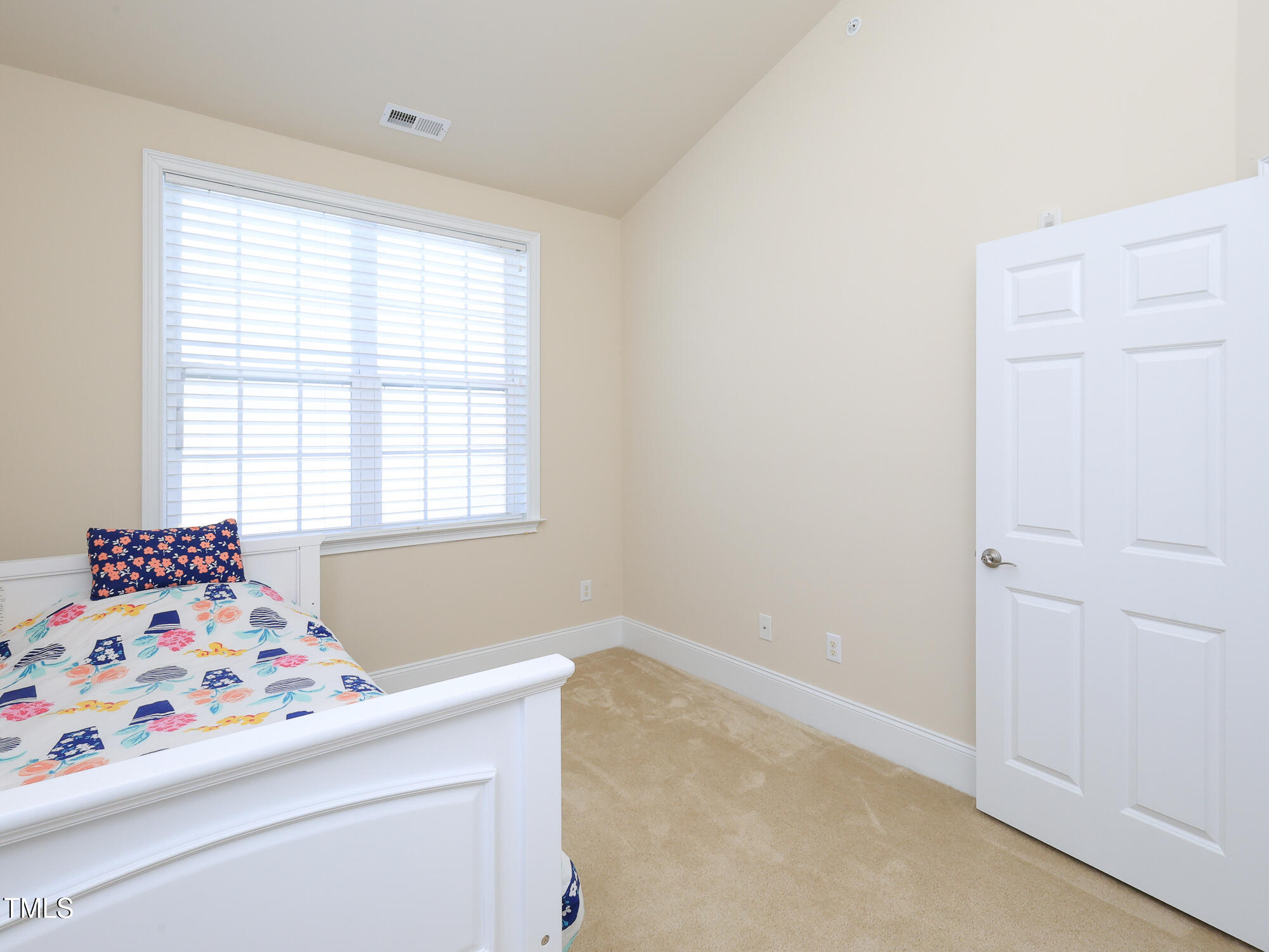10529 Sablewood Drive, Unit 116 Raleigh, NC 27617 - Photo 41 of 57 062_10529_sablewood_116_bdrm3