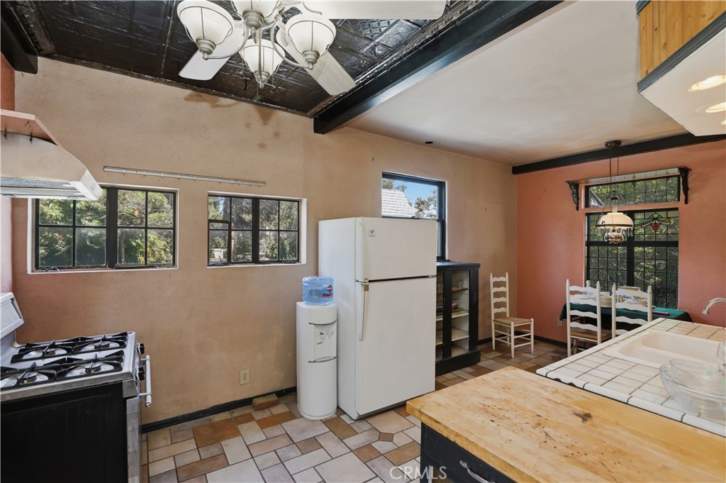 4579 University Riverside, CA 92501 - Photo 28 of 44 kitchen