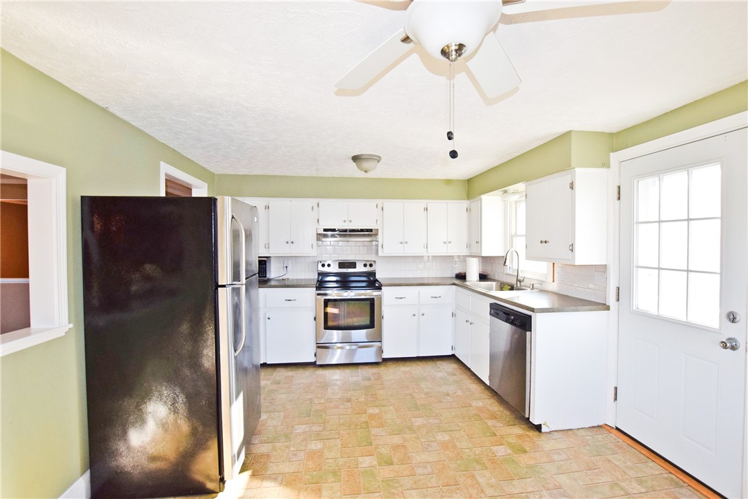 135 Reservoir Road Middletown, RI 02842 - Photo 13 of 26