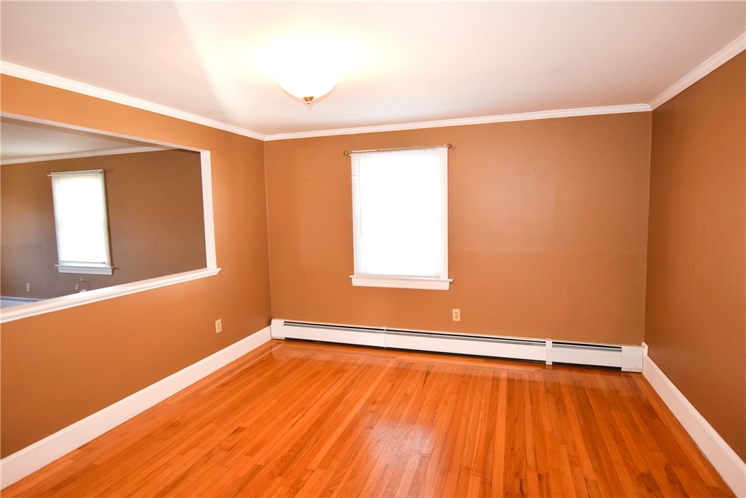 135 Reservoir Road Middletown, RI 02842 - Photo 2 of 26 Main level