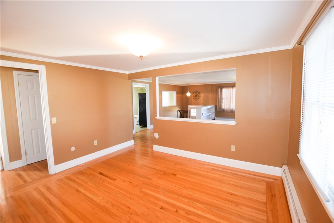 135 Reservoir Road Middletown, RI 02842 - Photo 3 of 26 Main level