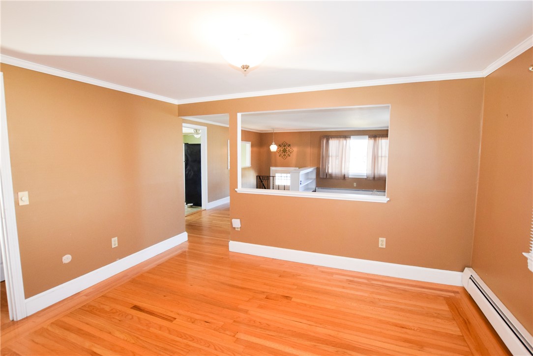 135 Reservoir Road Middletown, RI 02842 - Photo 4 of 26 Main level