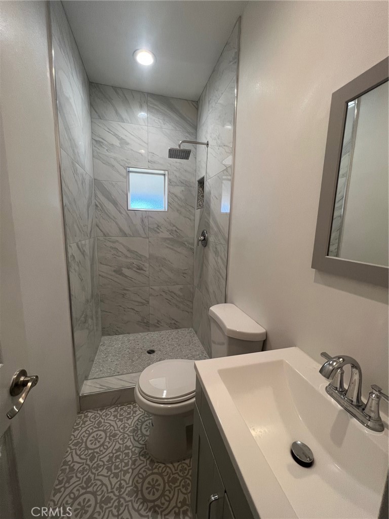 2228 Ridgeview Terrace Corona, CA 92882 - Photo 8 of 12 a bathroom with a sink toilet and shower
