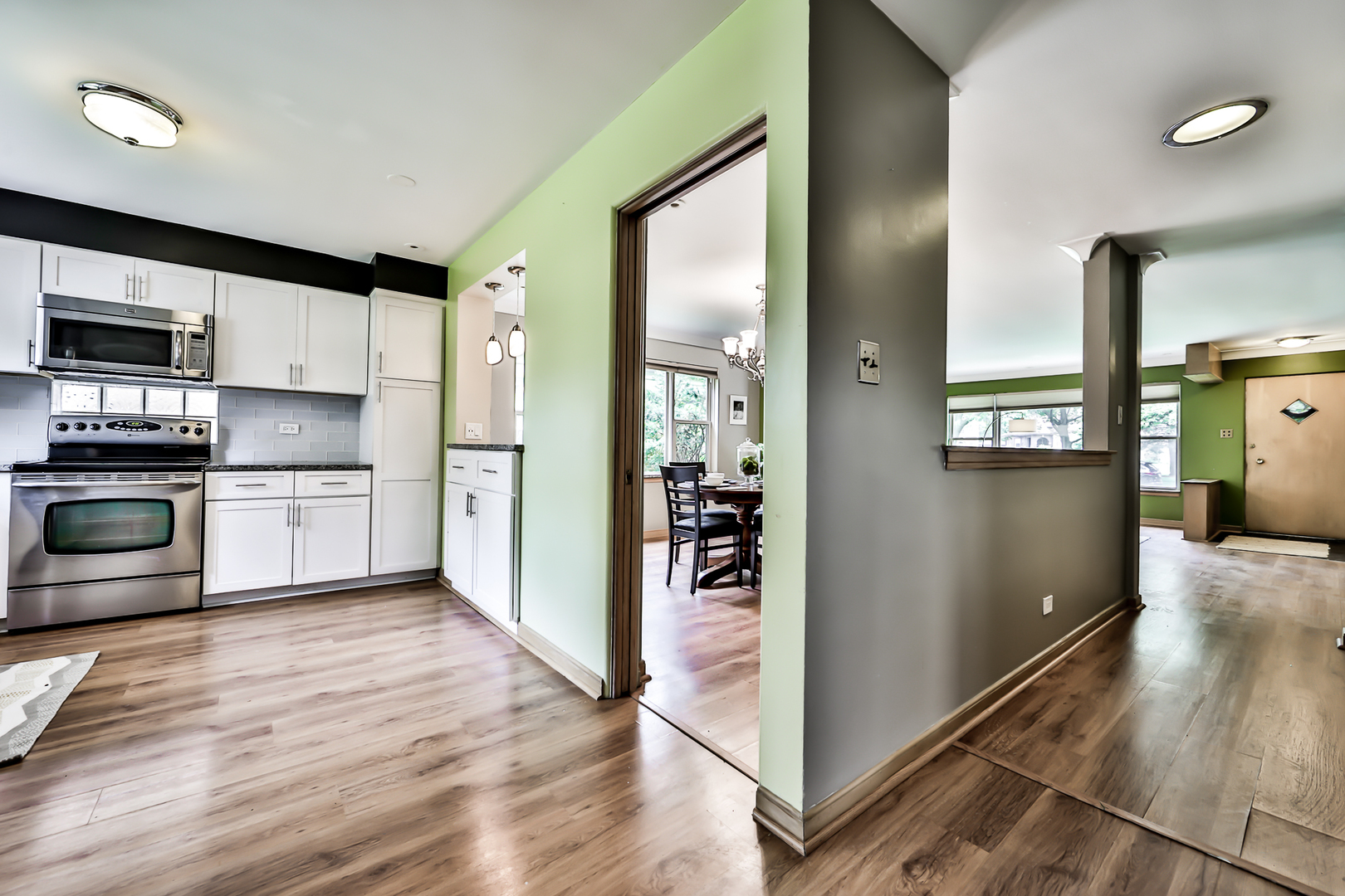375 Longcommon Road Riverside, IL 60546 - Photo 12 of 38
