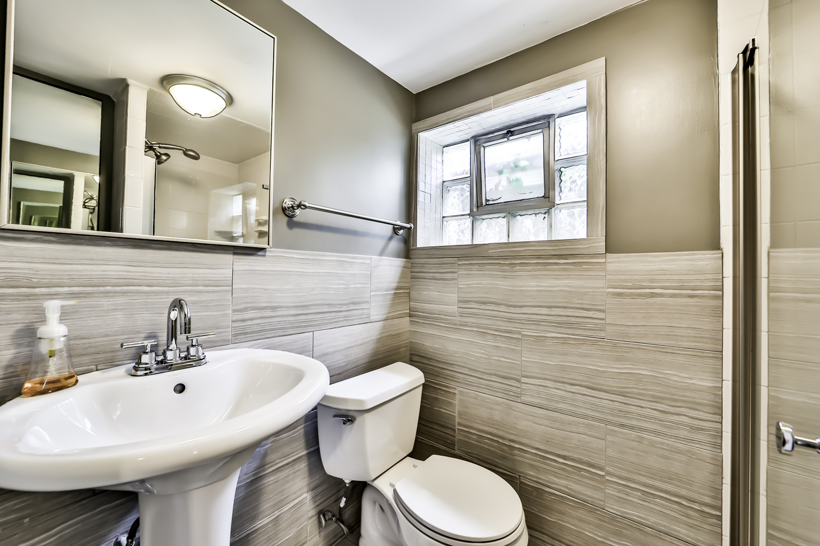 375 Longcommon Road Riverside, IL 60546 - Photo 16 of 38