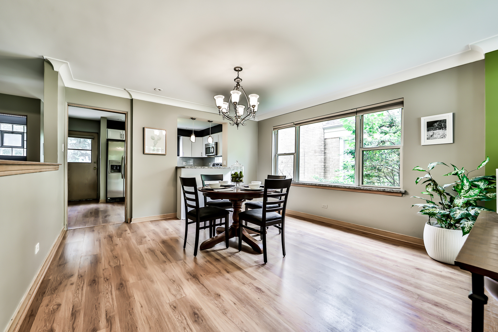375 Longcommon Road Riverside, IL 60546 - Photo 8 of 38