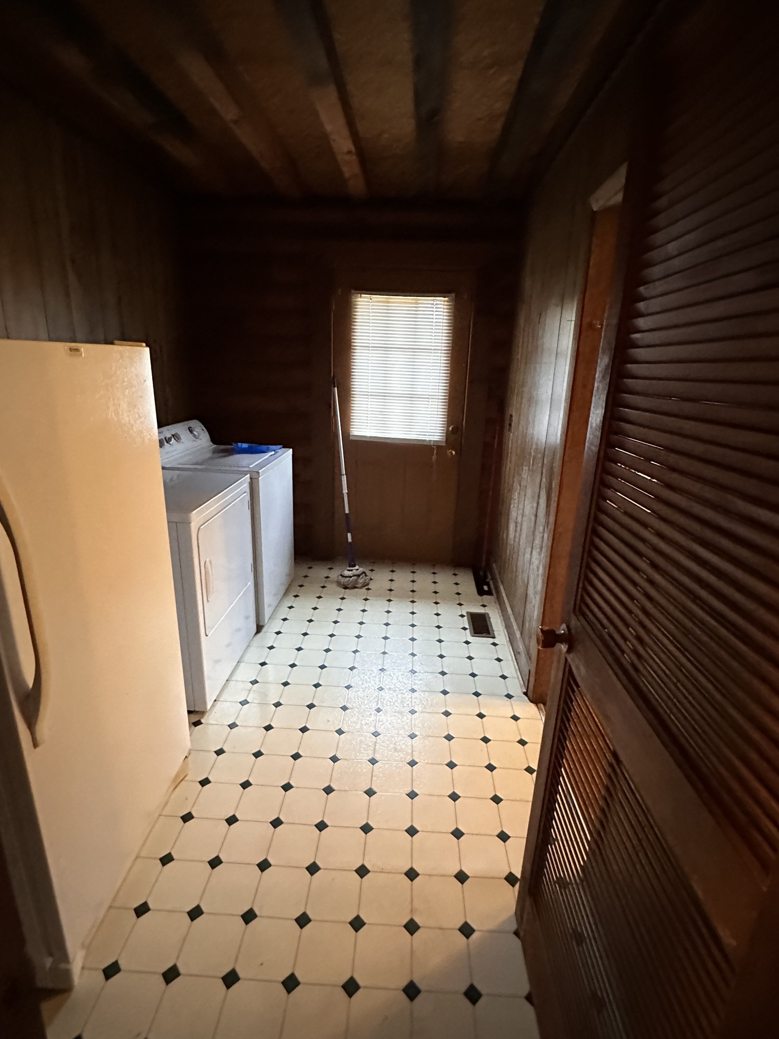 196 Ryans Path Morrison, TN 37357 - Photo 21 of 26 a bathroom with a sink a toilet a window and a mirror