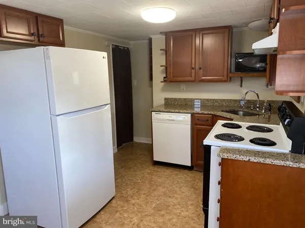 a close up view of a washer and dryer