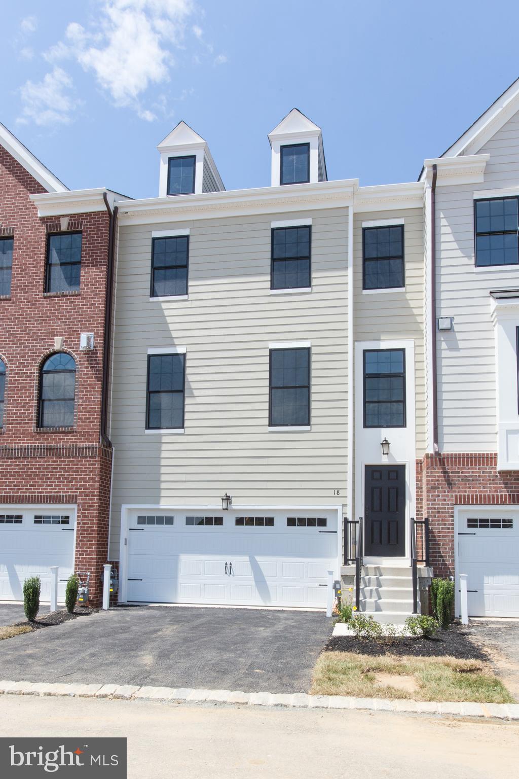 18 Parkview Cir. Wayne, PA 19087 - Photo 2 of 33 2-car Garage with Access to Lower Level