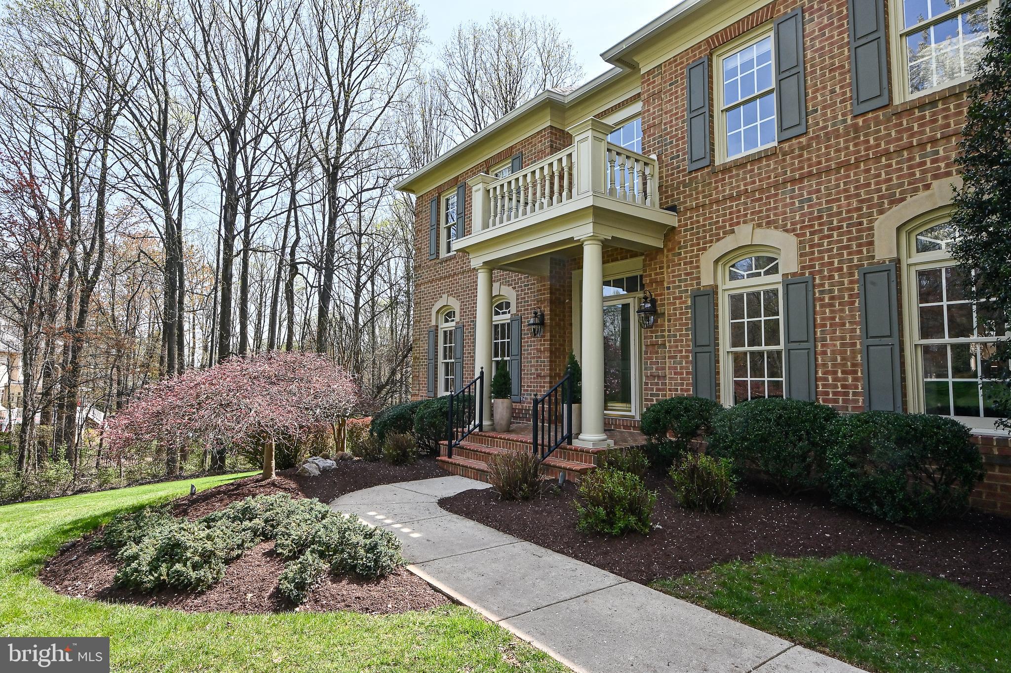 10303 Forest Maple Road Vienna, VA 22182 - Photo 3 of 55 Walkway