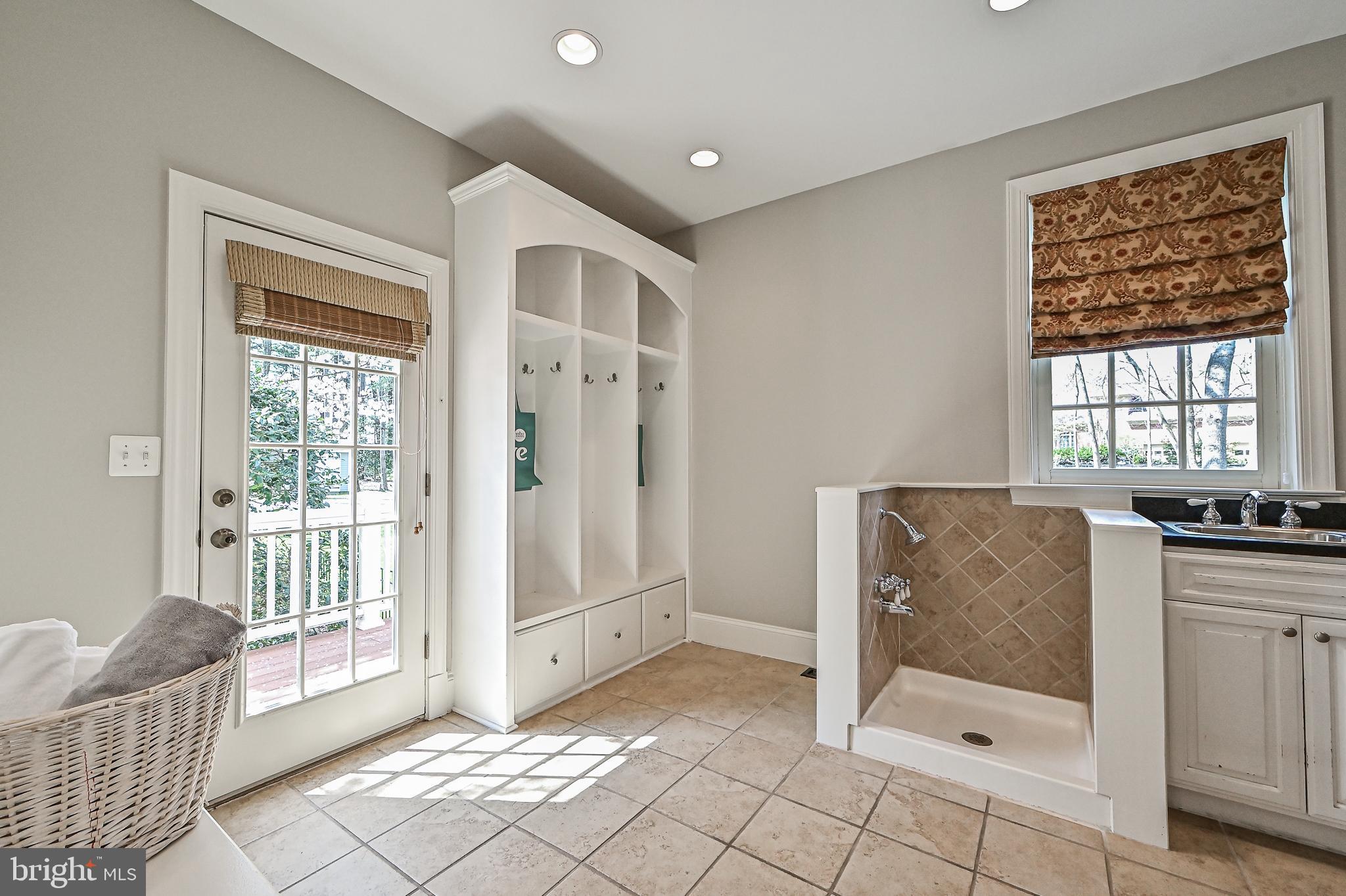 10303 Forest Maple Road Vienna, VA 22182 - Photo 21 of 55 Mud/Laundry Room