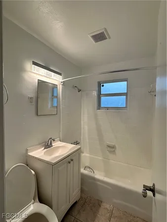$2,300 | 3504 Lantana Street, Fort Myers, FL 33916