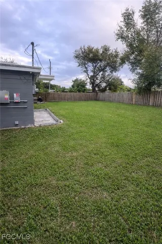 $2,500 | 3504 Lantana Street, Fort Myers, FL 33916