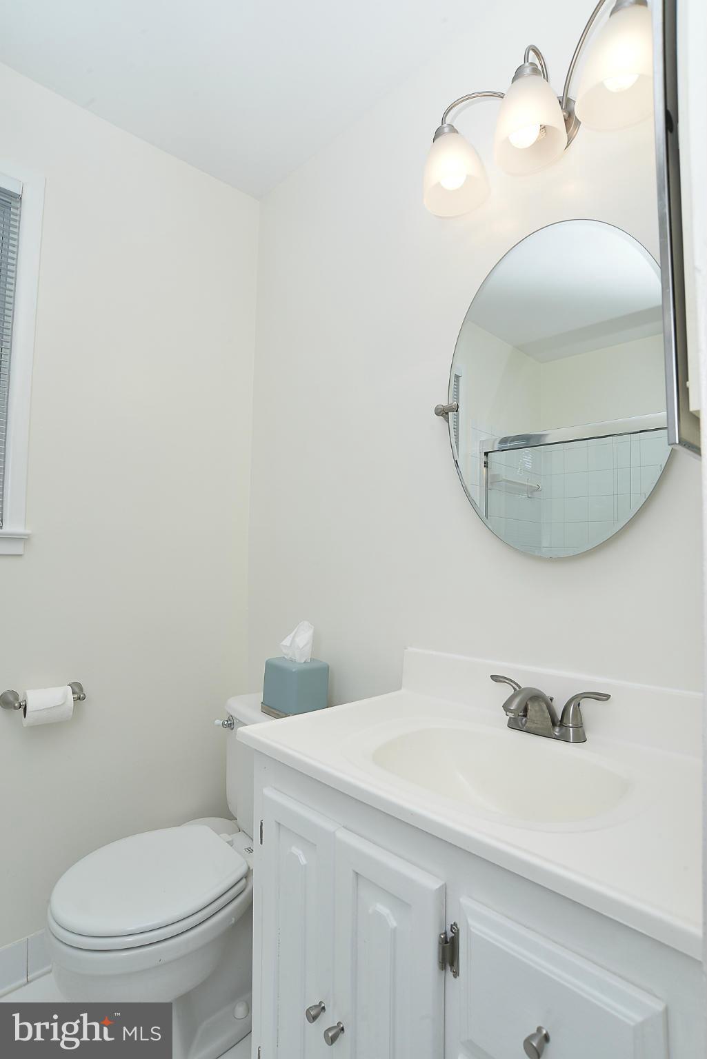 8140 Drayton Lane Springfield, VA 22151 - Photo 15 of 30 a bathroom with a toilet a sink and mirror