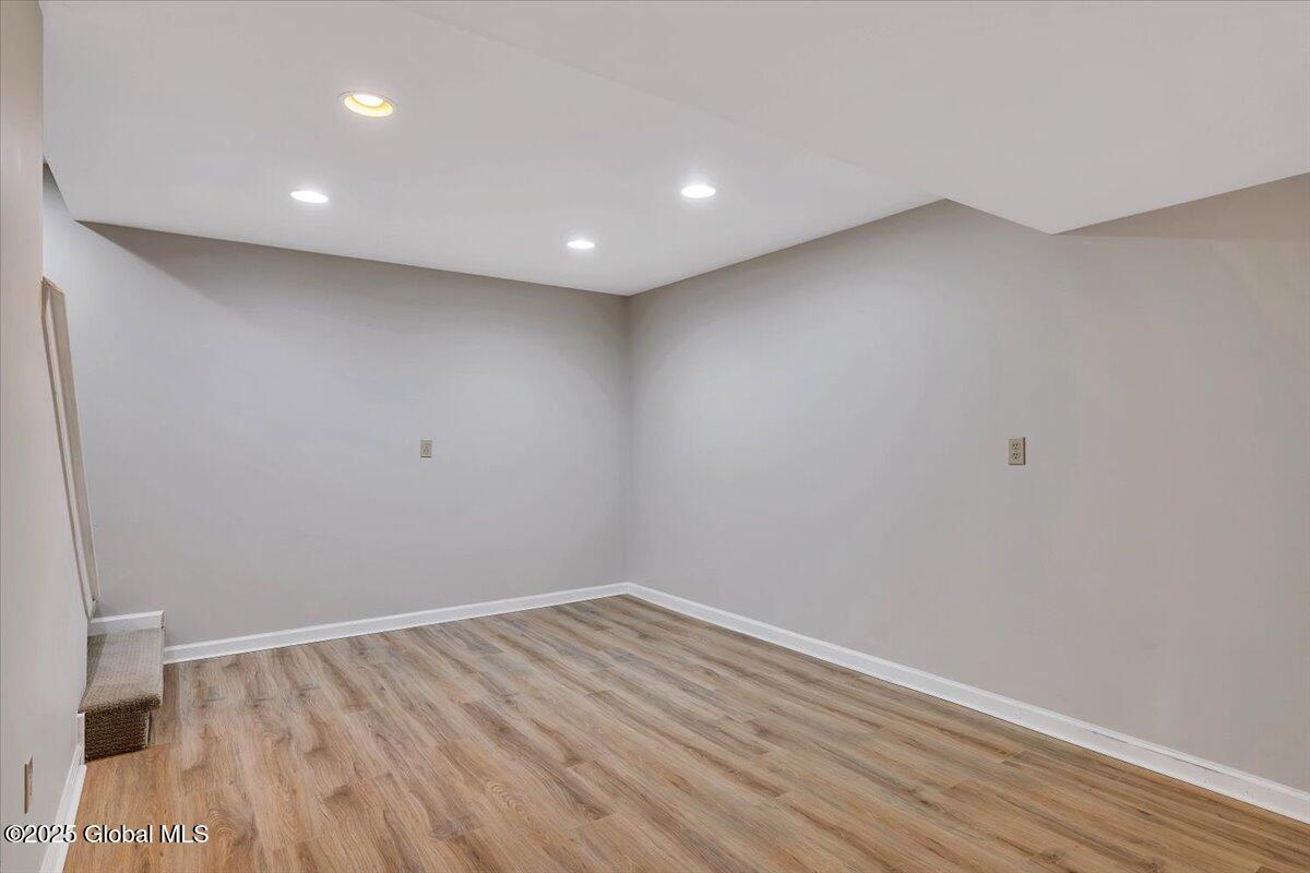 13 Willowbrook Terrace Halfmoon, NY 12065 - Photo 26 of 39 31-P1396911