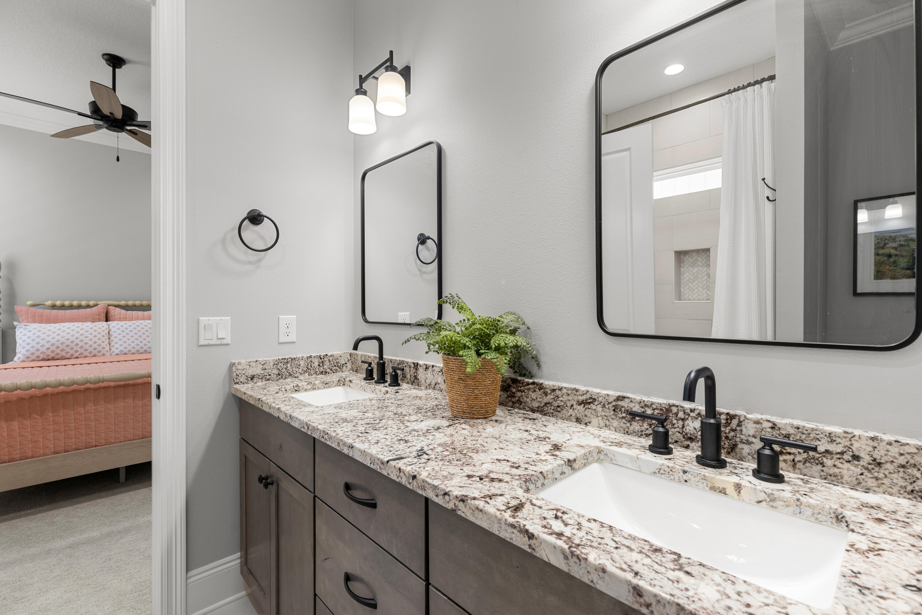 236 Revana Way Freeport, FL 32439 - Photo 34 of 96 Jack & Jill Bathroom