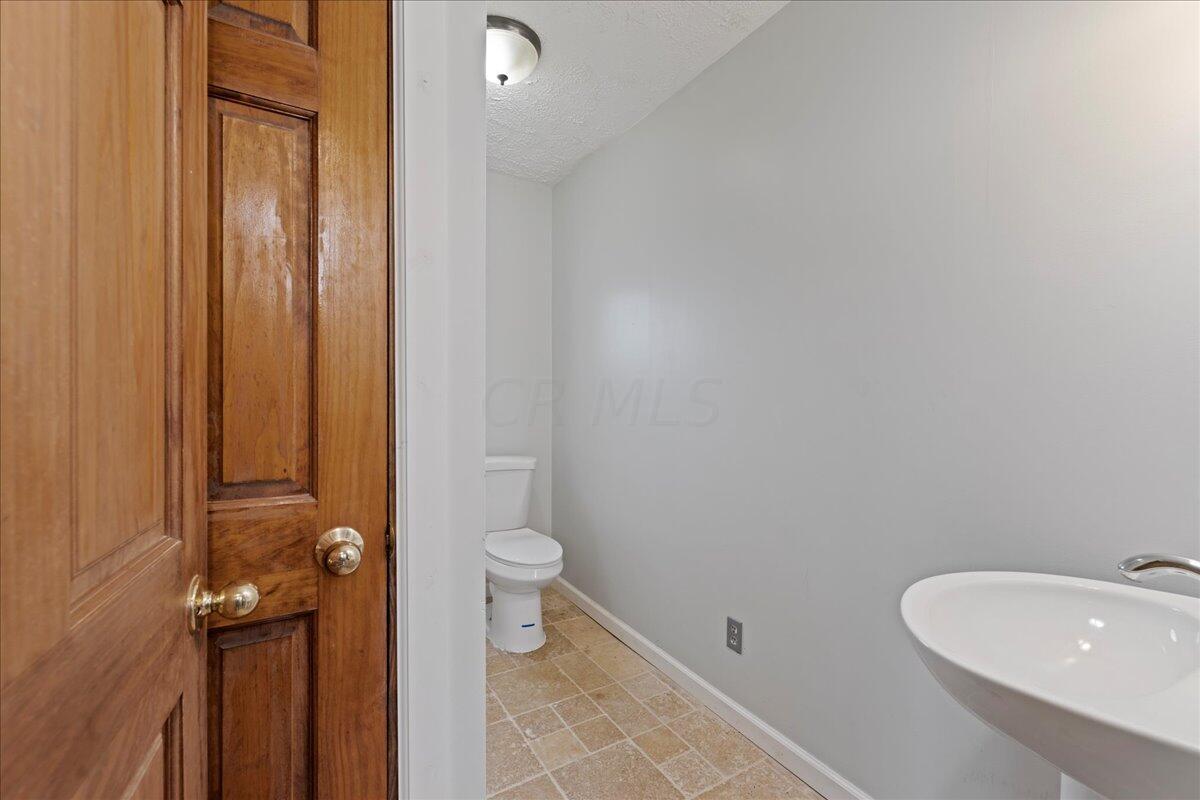 2006 Rathmell Road Columbus, OH 43207 - Photo 10 of 27 11-Bathroom