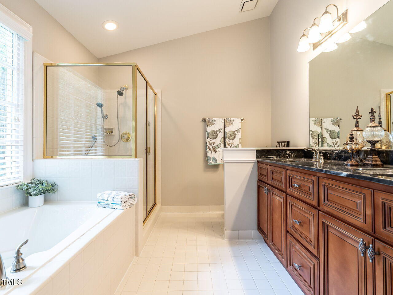8104 Harbor Drive Raleigh, NC 27615 - Photo 23 of 37 023-1280x960-primary-bath