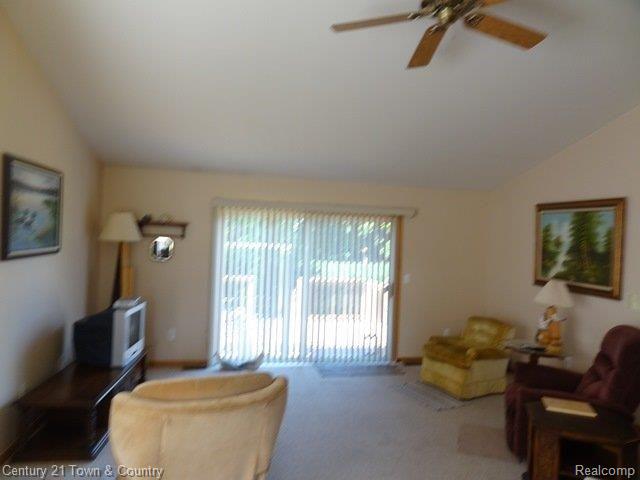 513 Victoria Lane, Unit 29 Romeo, MI 48065 - Photo 3 of 20 GREAT ROOM.