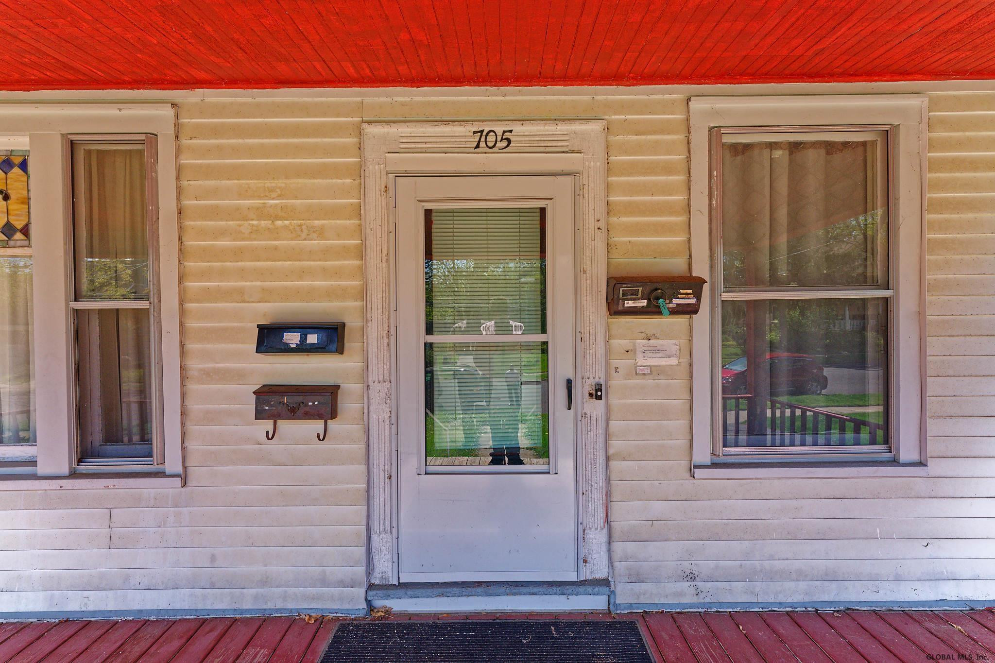 705 Bedford Road Schenectady, NY 12308 - Photo 4 of 44 Photo 4