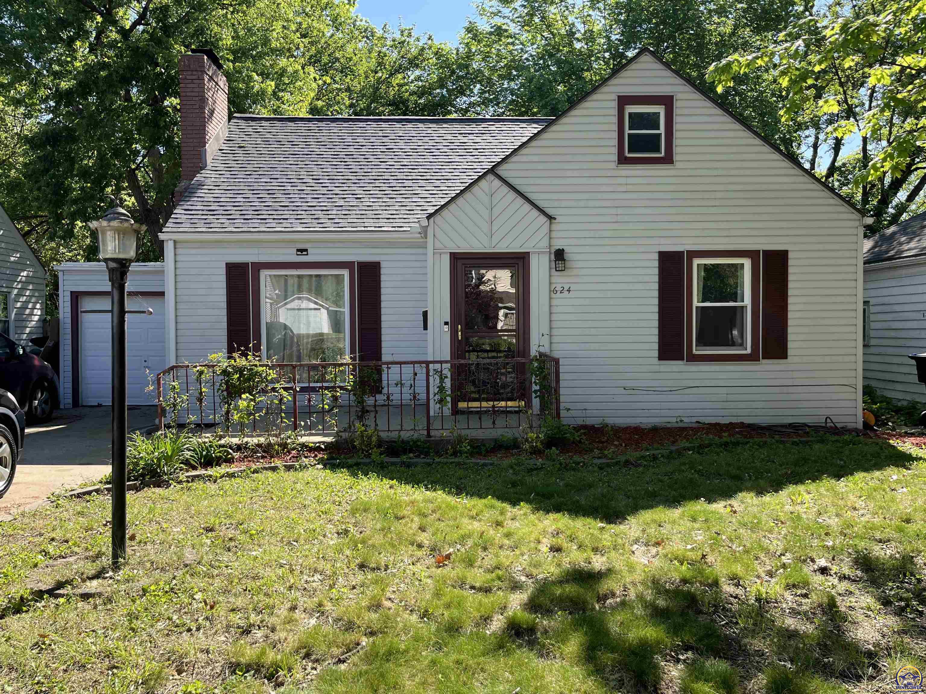 624 Southwest Grandview Avenue Topeka, KS 66606 - Photo 1 of 36