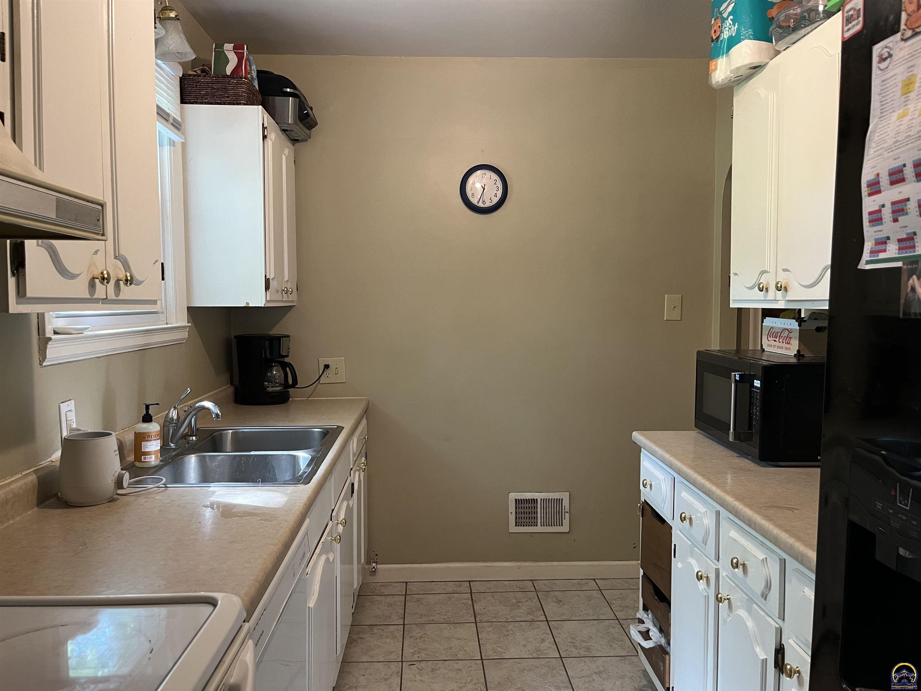 624 Southwest Grandview Avenue Topeka, KS 66606 - Photo 16 of 36