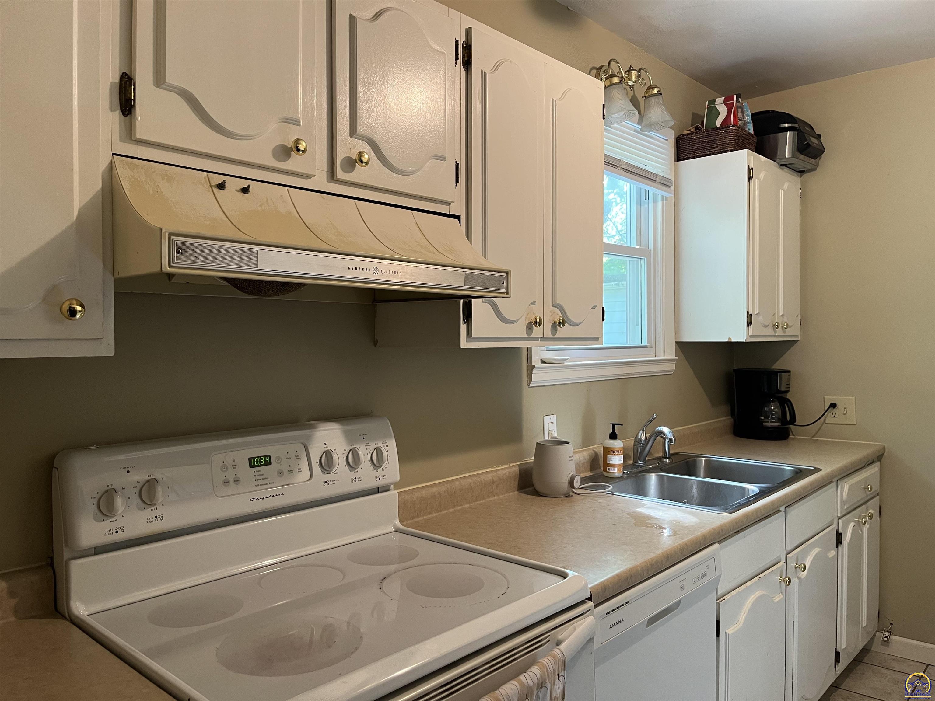 624 Southwest Grandview Avenue Topeka, KS 66606 - Photo 17 of 36
