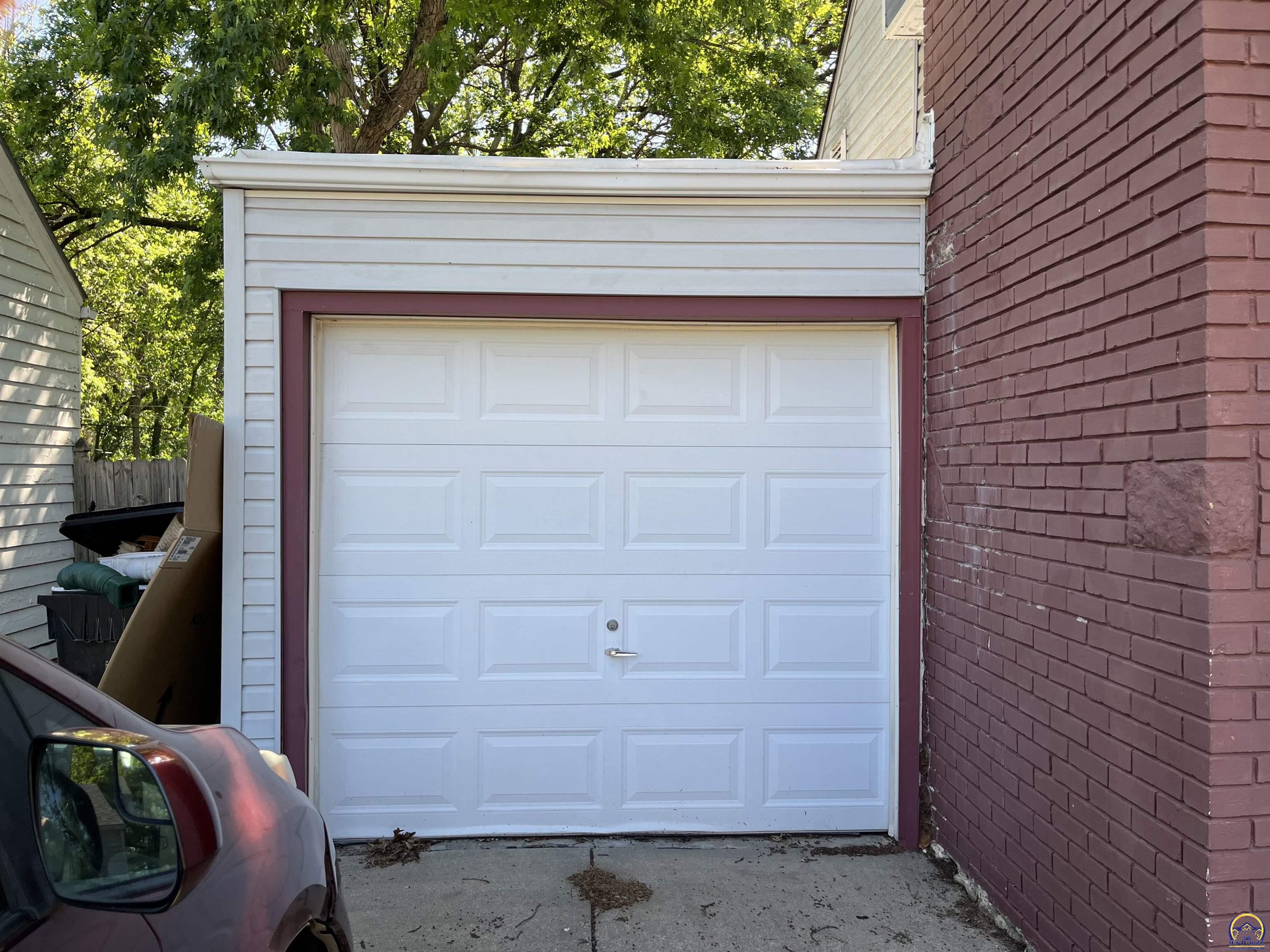 624 Southwest Grandview Avenue Topeka, KS 66606 - Photo 3 of 36