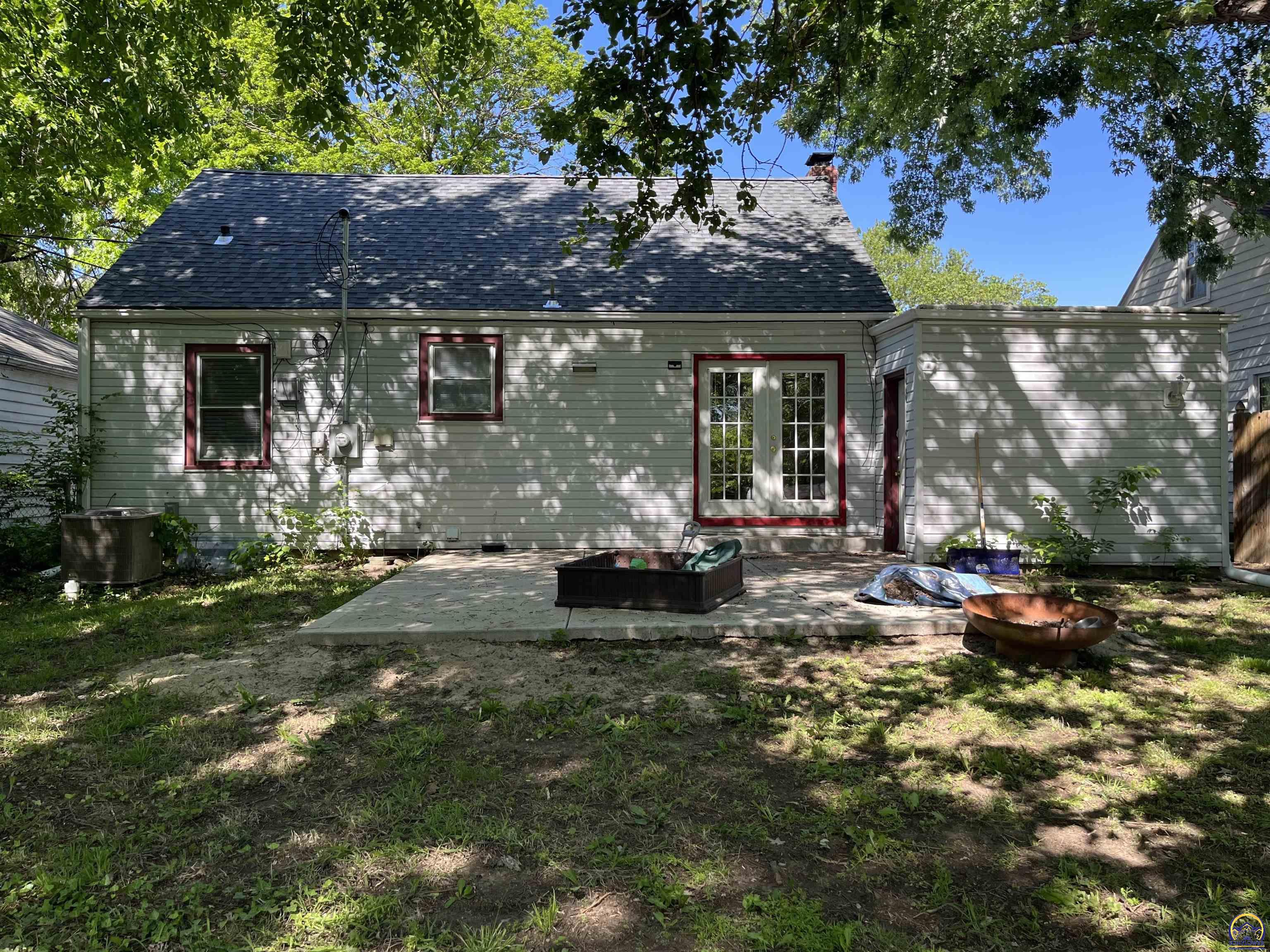 624 Southwest Grandview Avenue Topeka, KS 66606 - Photo 4 of 36
