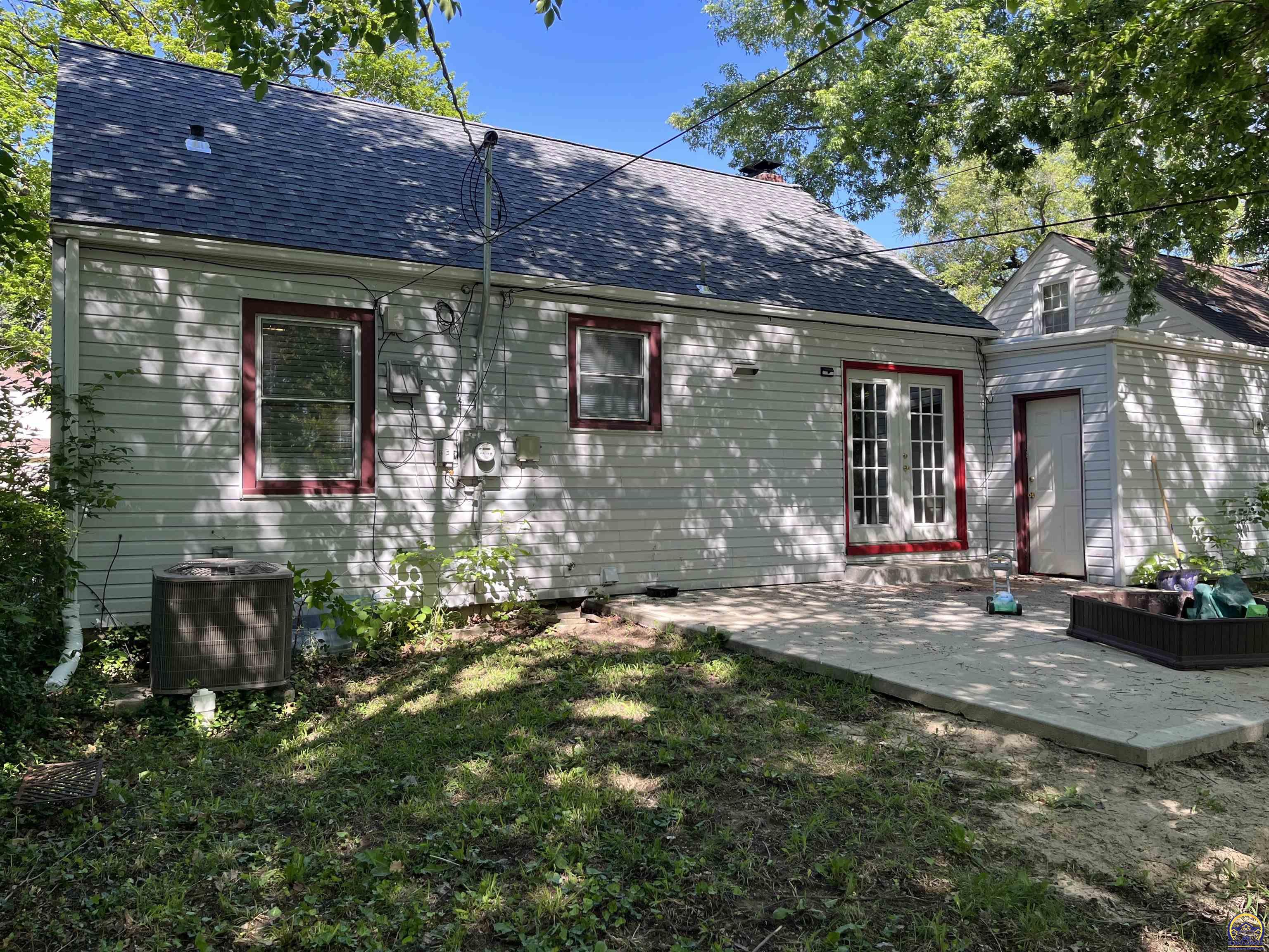 624 Southwest Grandview Avenue Topeka, KS 66606 - Photo 5 of 36