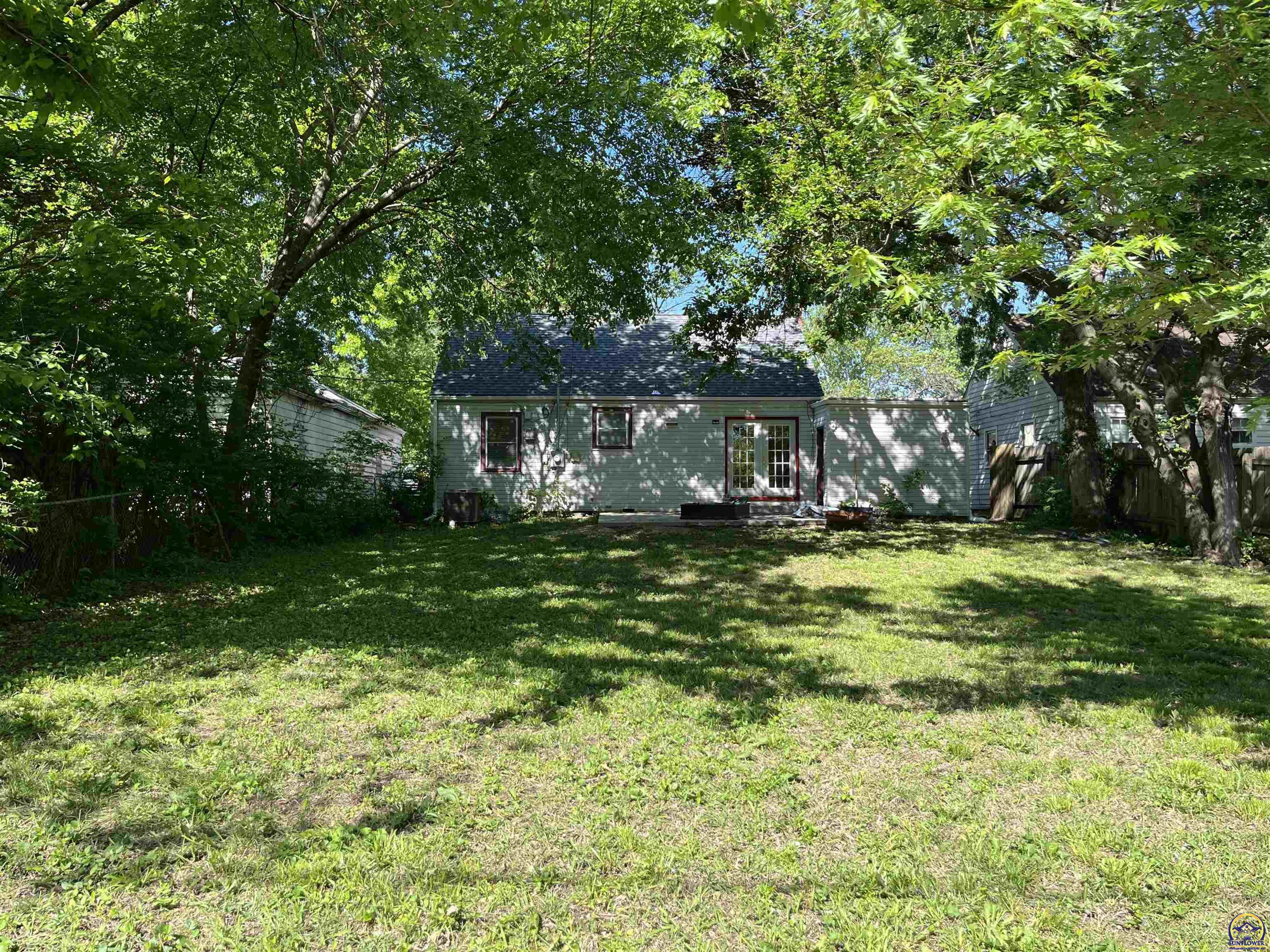 624 Southwest Grandview Avenue Topeka, KS 66606 - Photo 8 of 36