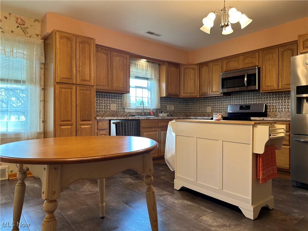 5589 Oberlin Road Amherst, OH 44001 - Photo 8 of 23