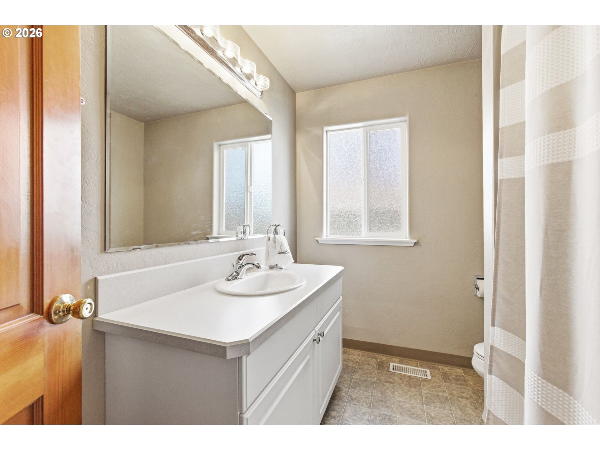 4064 Barrett Street South Salem, OR 97302 - Photo 21 of 48 a bathroom with a sink and a mirror