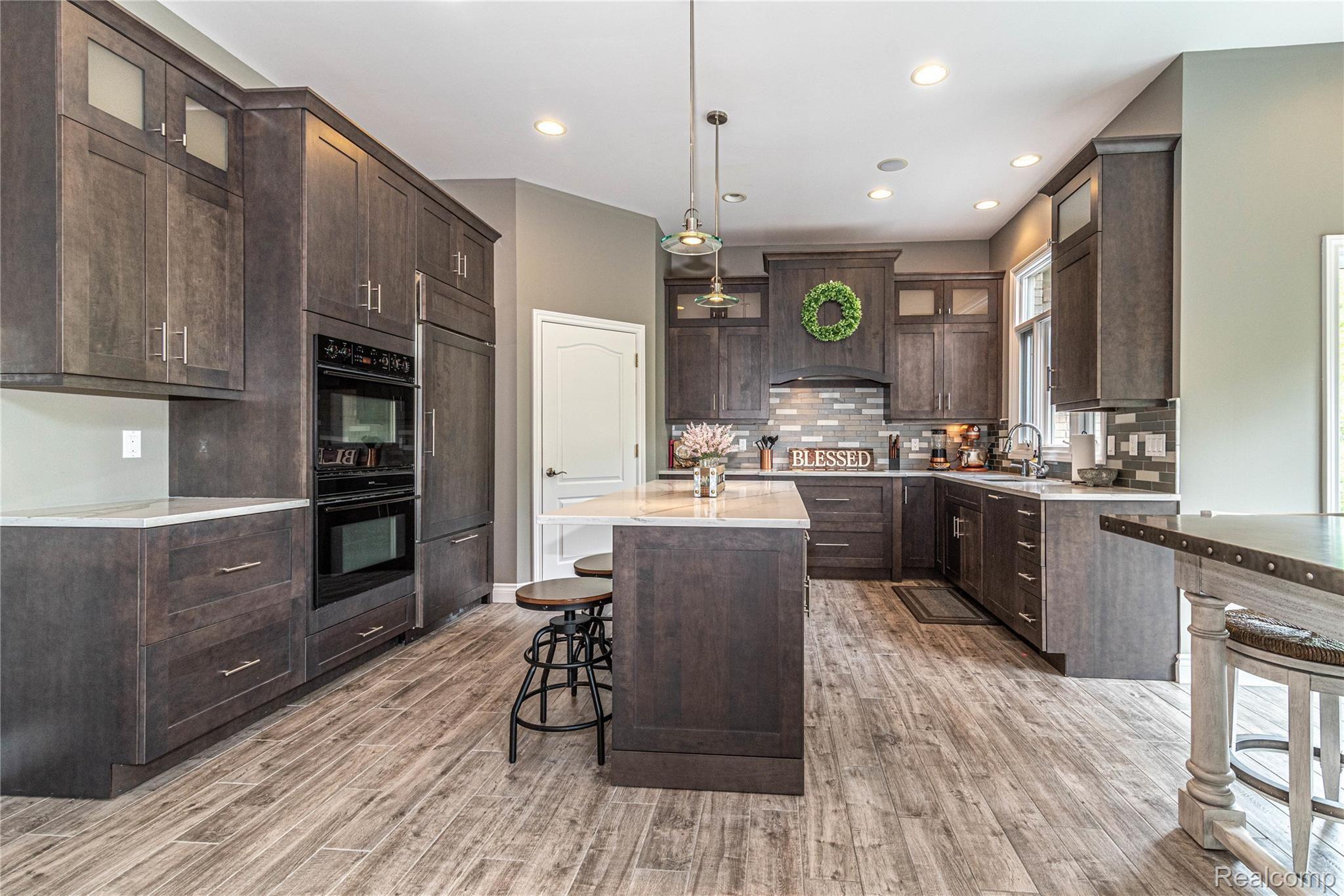35265 Curtis Road Livonia, MI 48152 - Photo 12 of 52 An entertainer's kitchen