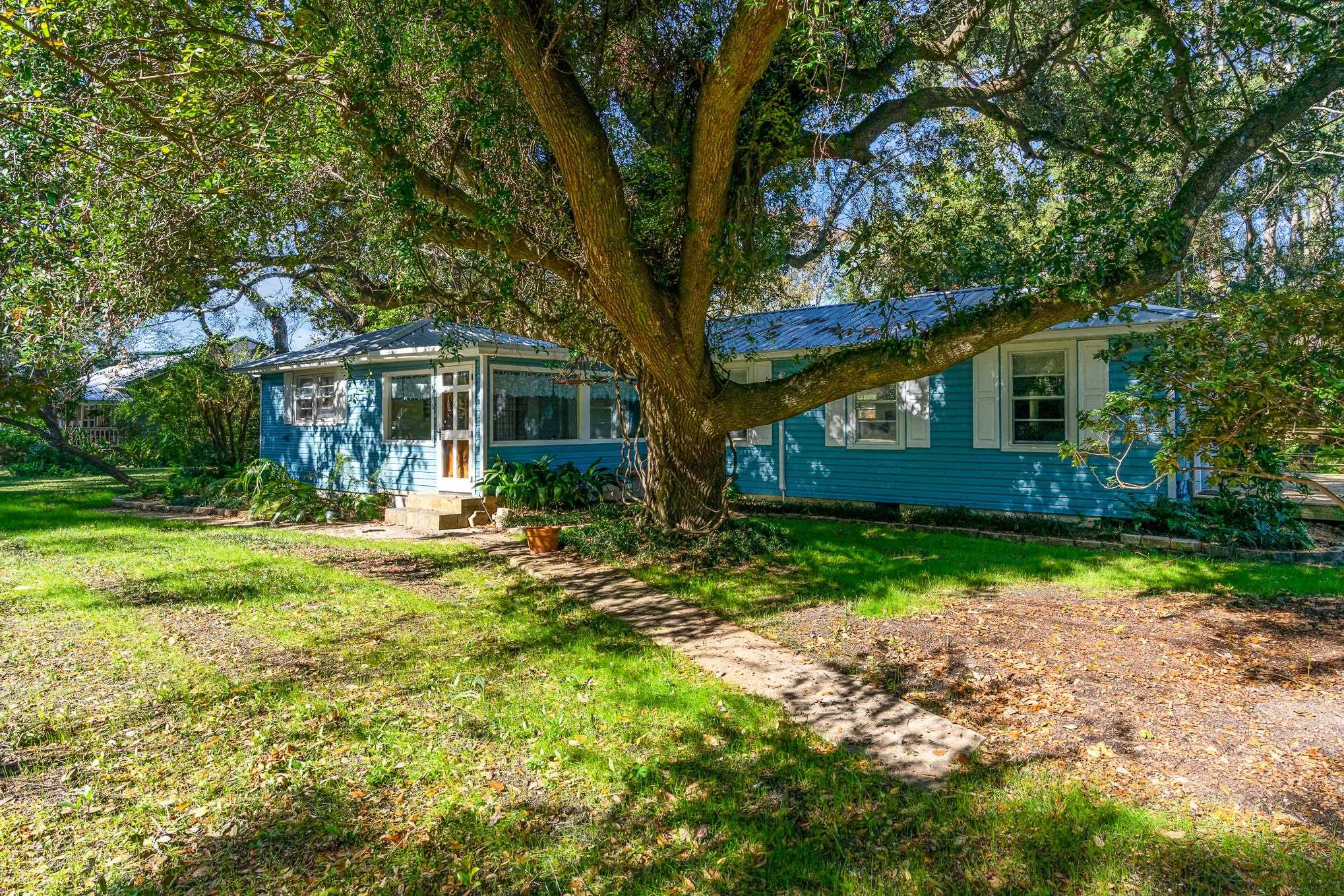 636 Little Tony Avenue Murrells Inlet, SC 29576 - Photo 2 of 31