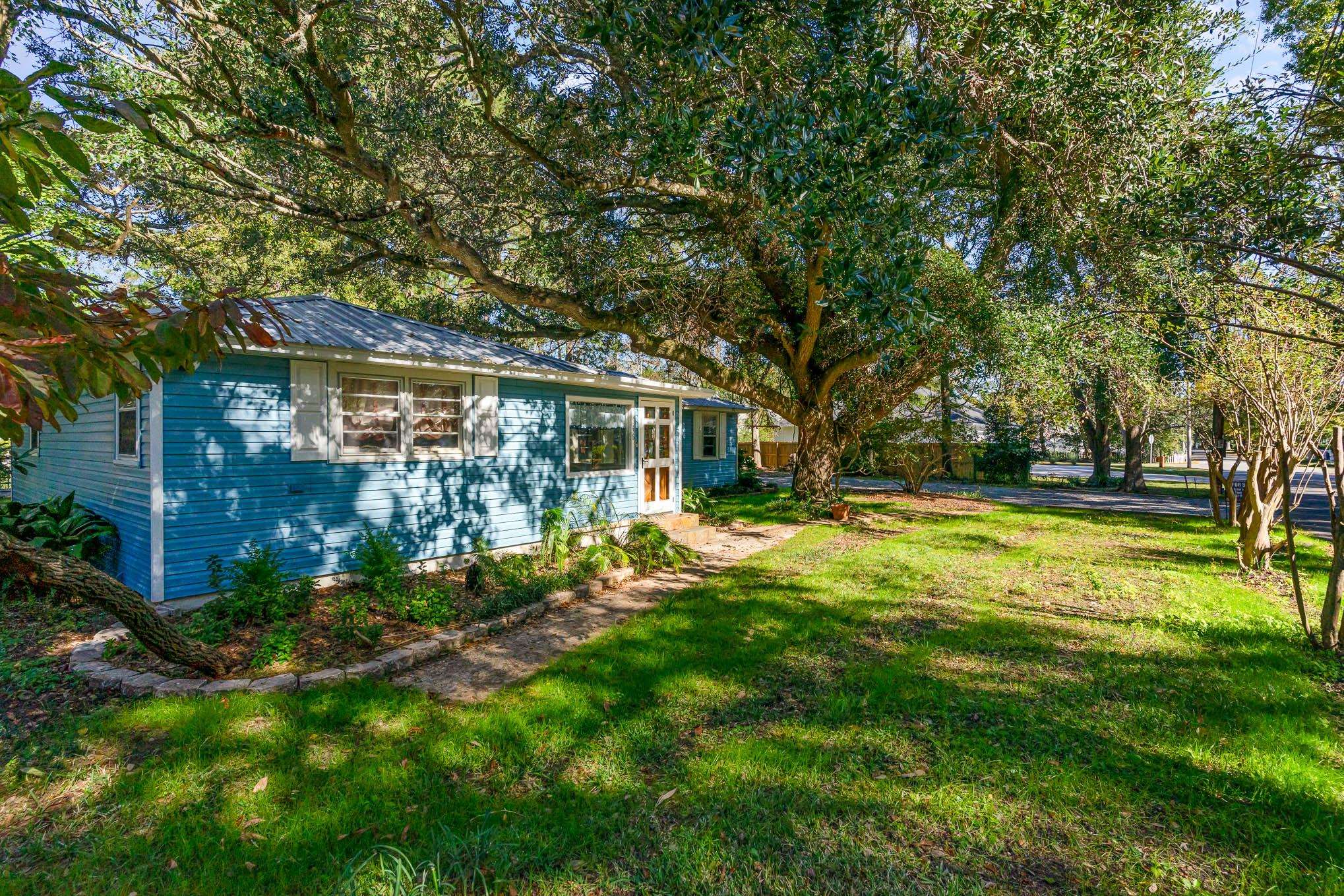 636 Little Tony Avenue Murrells Inlet, SC 29576 - Photo 3 of 31