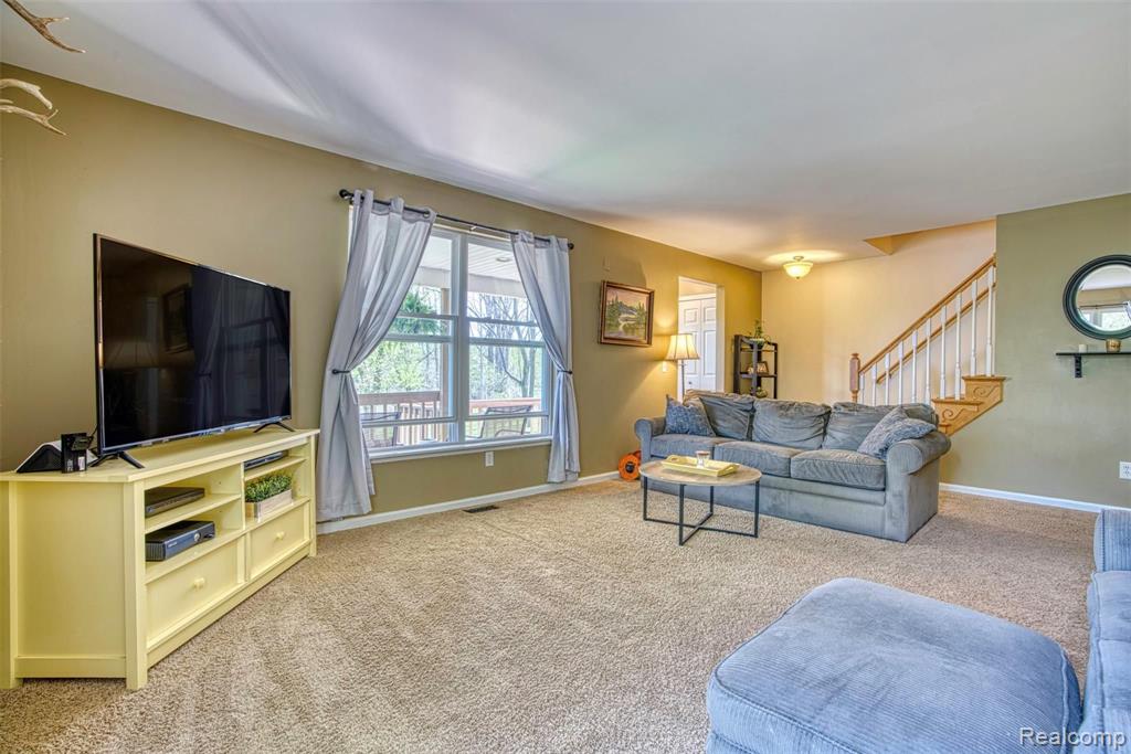 9045 Antcliff Road Howell, MI 48855 - Photo 7 of 50