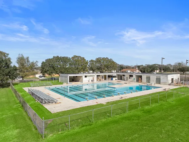 a view of a house with a big yard