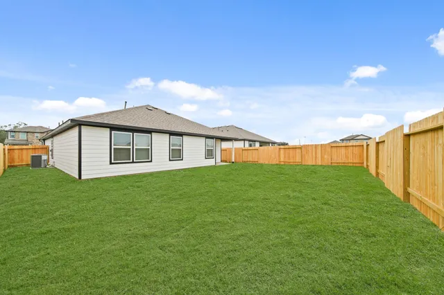 a view of a house with backyard and garden