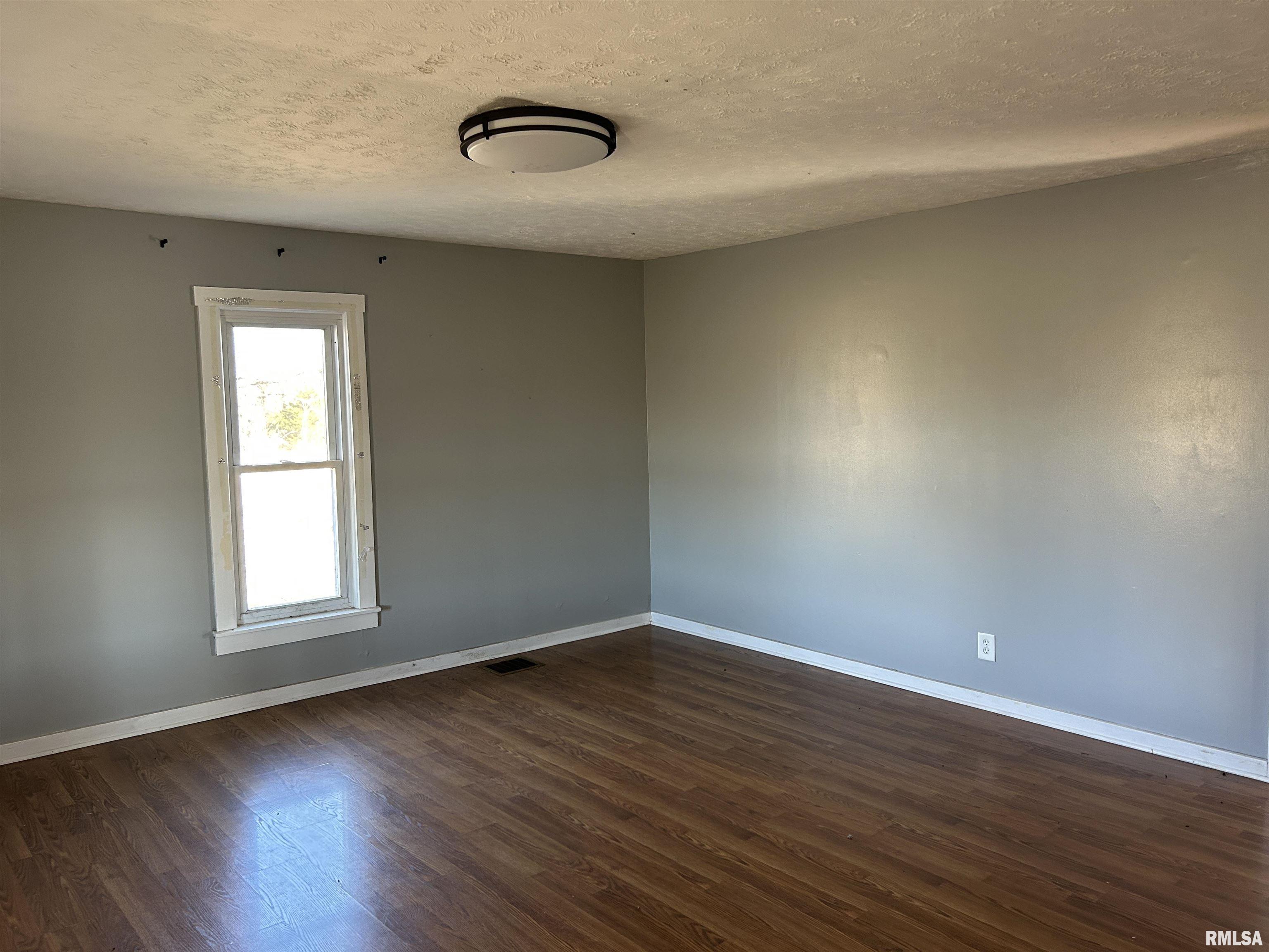 11298 Paulton Road Pittsburg, IL 62974 - Photo 2 of 11 Gallery Image 2