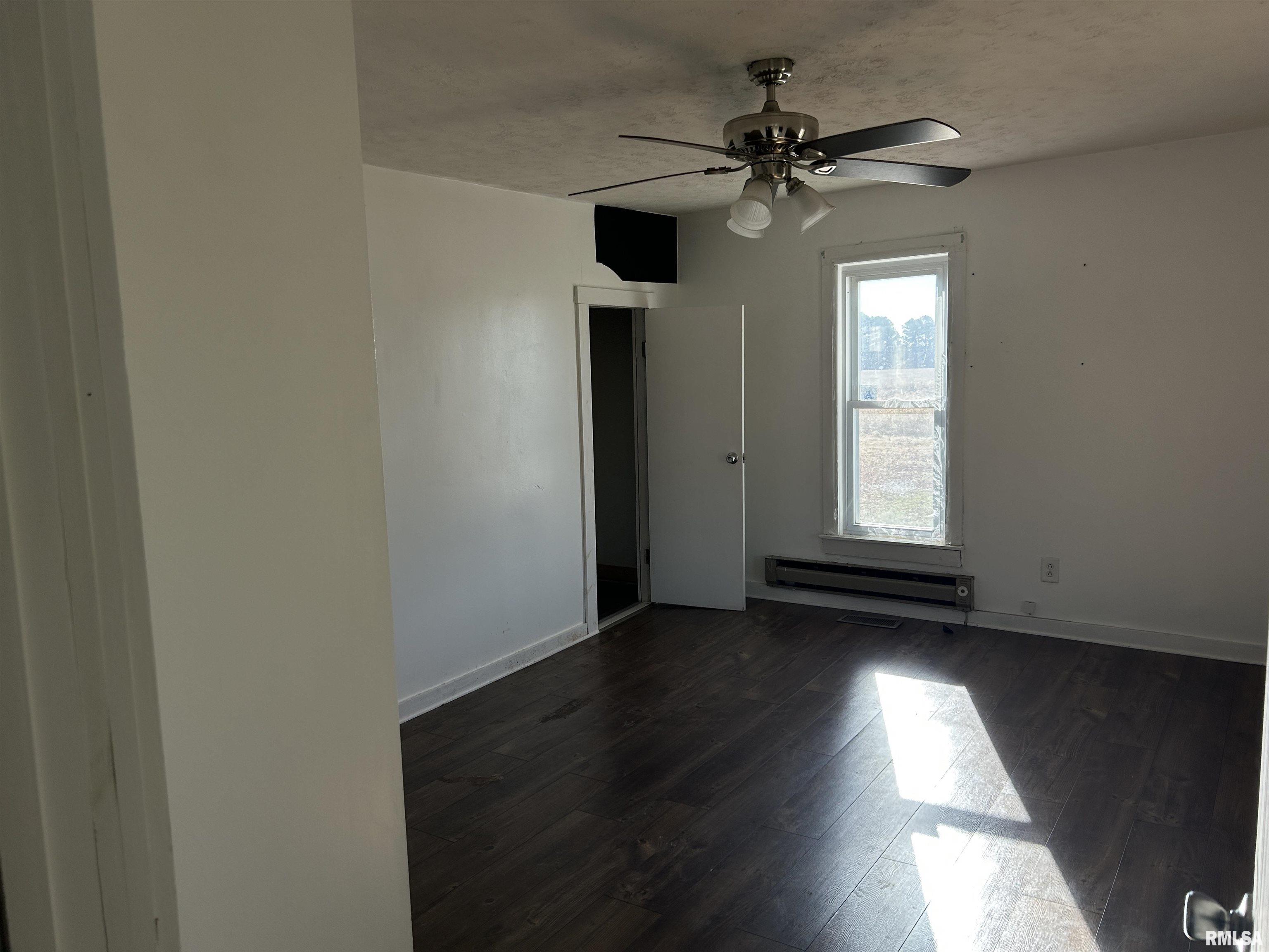 11298 Paulton Road Pittsburg, IL 62974 - Photo 4 of 11 Gallery Image 4