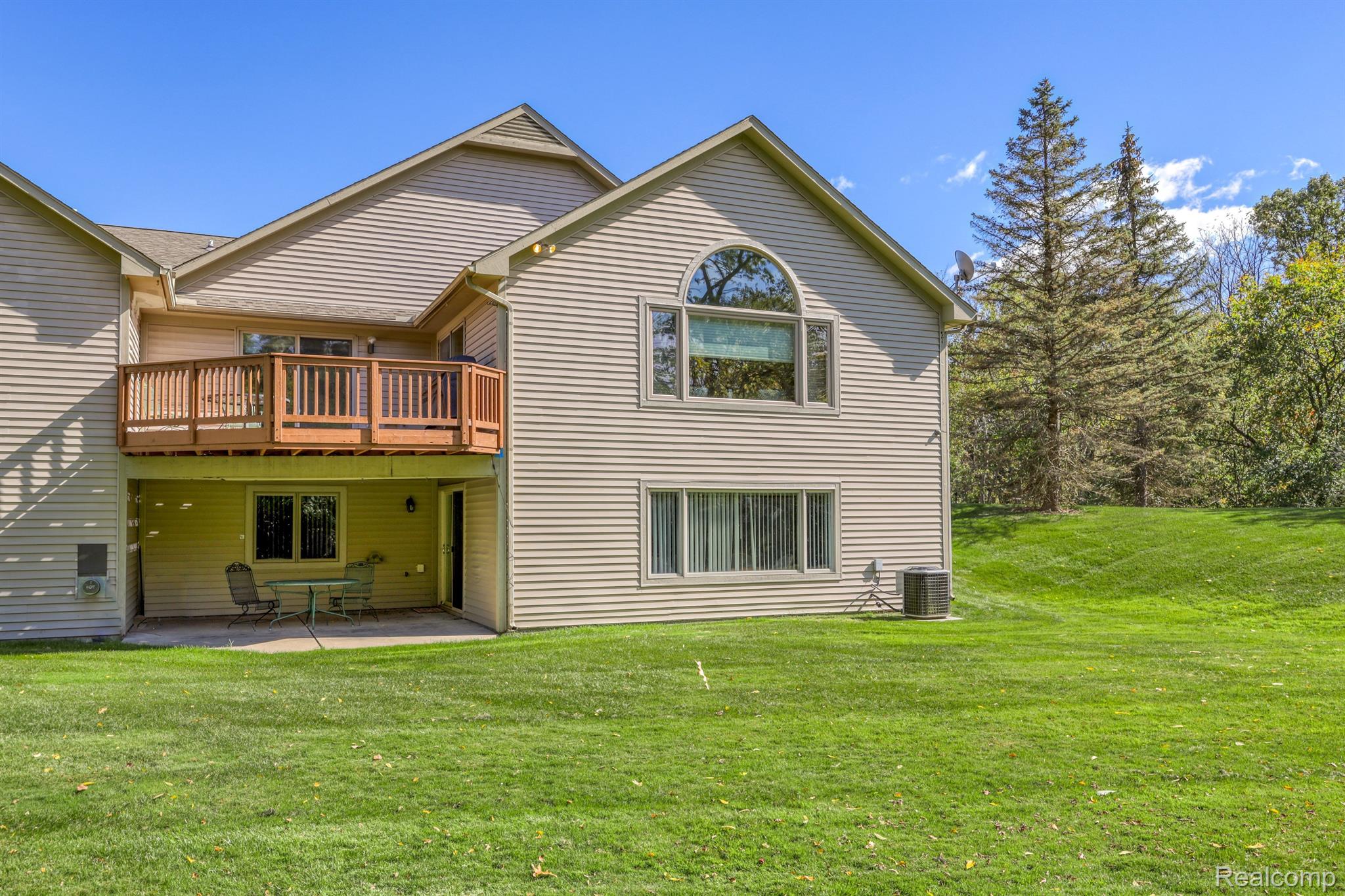 3068 Rivers Edge Drive North Wayne, MI 48184 - Photo 5 of 47 Gallery Image 5