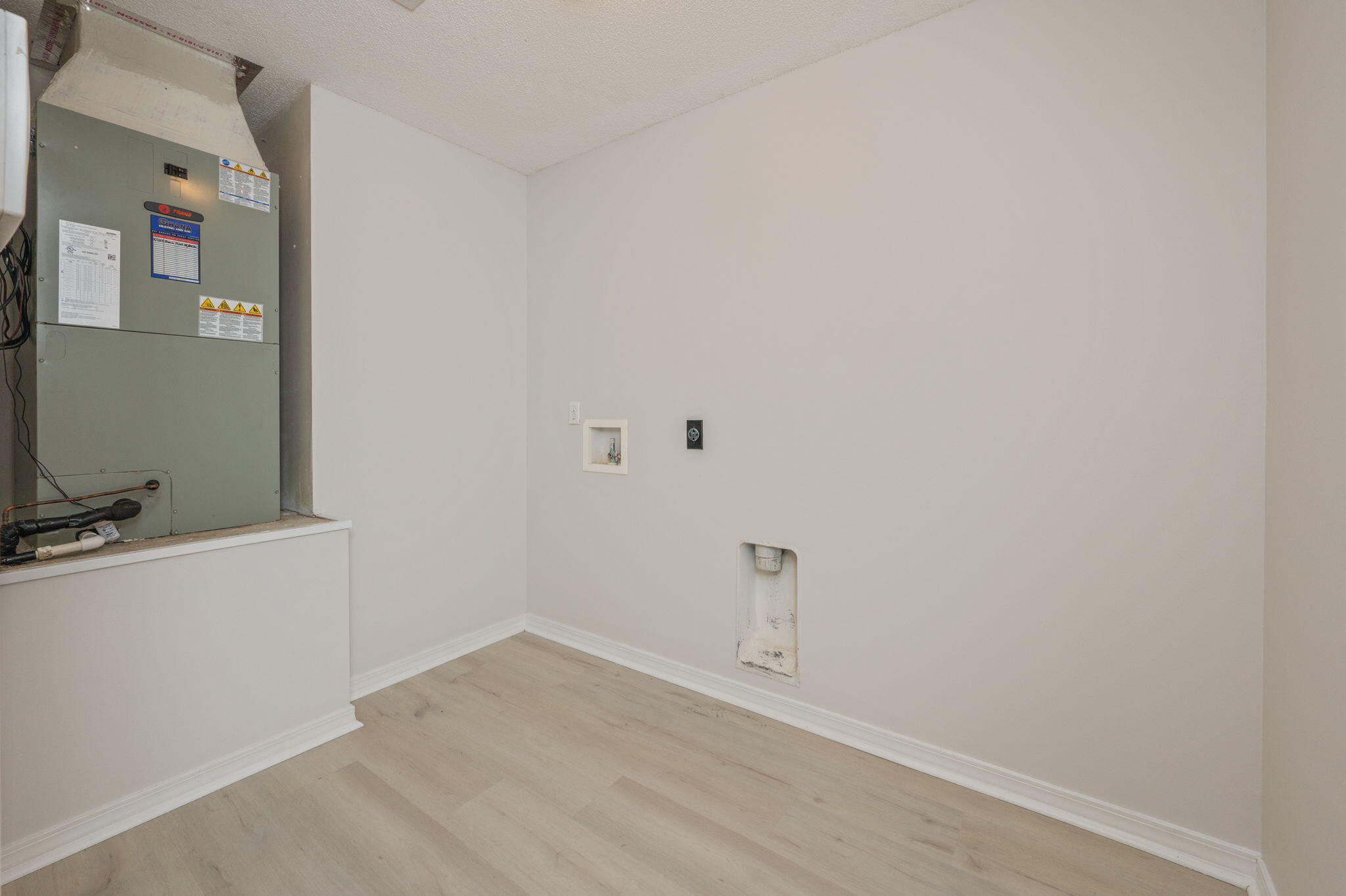 2405 Cumberland Way Crestview, FL 32536 - Photo 37 of 47 a view of small space