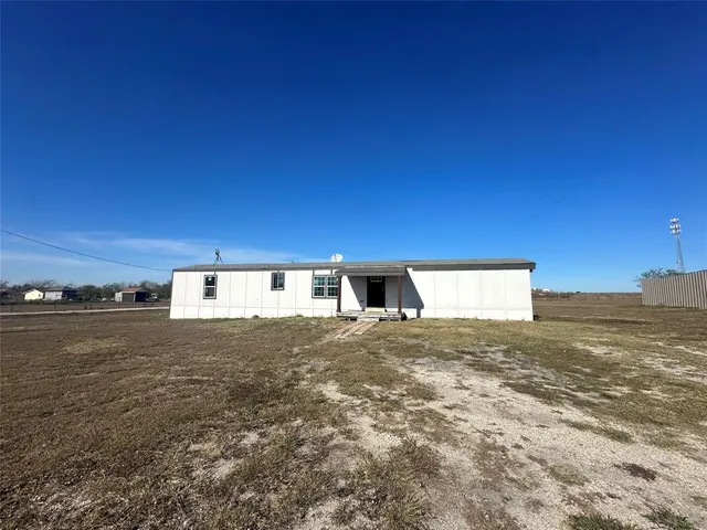 $215,000 | 211 Alton Lane, Ennis, TX 75119