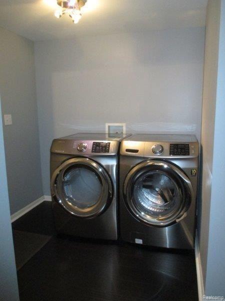 2740 Riverside Drive Trenton, MI 48183 - Photo 5 of 27 Laundry
