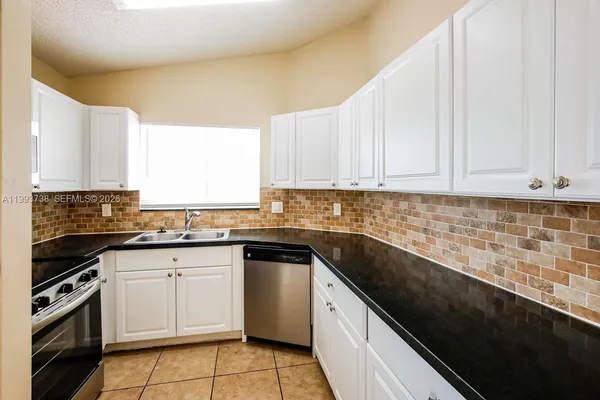 $3,449 | International Gardens, Miami, FL 33175