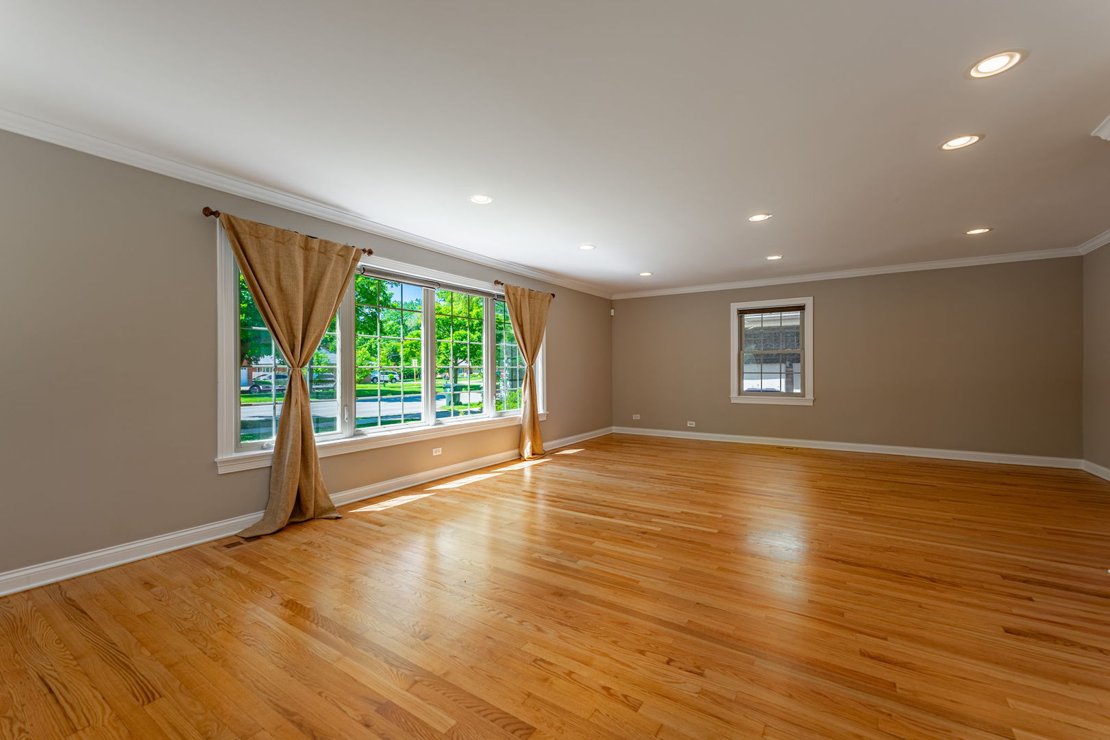 1434 Devon Avenue Park Ridge, IL 60068 - Photo 4 of 40